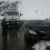 “Qamchiq” dovonida qolib ketgan uch avtomobilga texnik yordam ko‘rsatildi