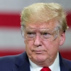 Трамп коронавирус пандемияси вақтида нима сабабдан тиббий ниқоб тақмаётганини тушунтирди