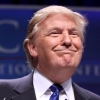 Трамп уни ўпган иситмаси бор одамга қандай жавоб қайтарди?