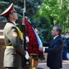 Шавкат Мирзиёев Мотамсаро она ҳайкали пойига гулчамбар қўйди
