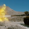 Tankdan Land Rover’ga o‘t ochilsa nima bo‘ladi? (video)
