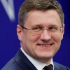 Rossiya energetika vaziri va OPЕK bosh kotibi koronavirus sababli oyoqlarda so‘rashishdi (video)