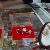 Navoiyda 18 yoshli qiz zargarlik do‘konidan 170 mln. so‘mlik buyumlarni o‘marib ketdi