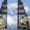 Indoneziyaning Bali orolida g‘alati manzara kuzatildi. Qushlar ommaviy tarzda yerga qulab tusha boshladi…