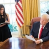 Трампнинг шахсий ёрдамчиси истеъфога чиқди