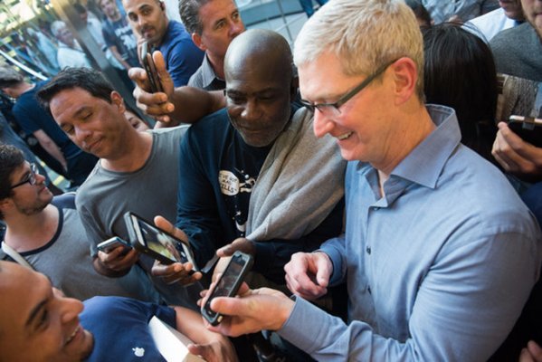 Apple iOSdagi kompaniya ilovalarini o‘chirishga ijozat beradi