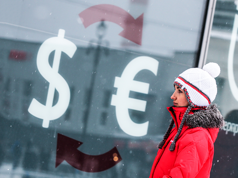 Rossiyada dollar kursi 2,42 rublga pasaydi