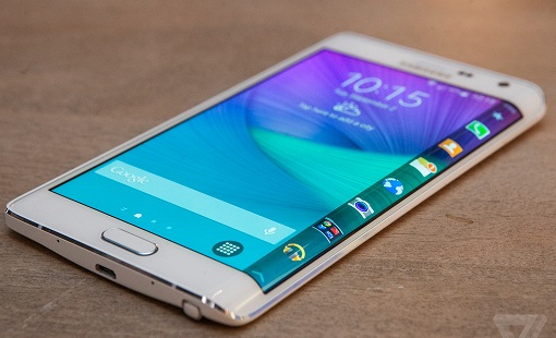 Samsung Galaxy Note 5 фаблетини икки томонга қайрилган экранли моделини яратишни режалаштироқда