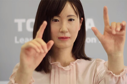 Tokioda ayol qiyofasidagi sotuvchi robot xizmat ko‘rsata boshladi