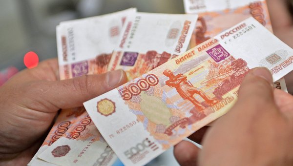 Россияда доллар курсида 54 рублдан паст кўрсаткич қайд қилинди, евро 59 рублга яқинлашди