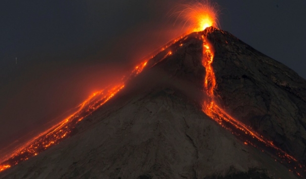 Гватемаладаги Сантьягито вулқони кули 5 километргача кўтарилди