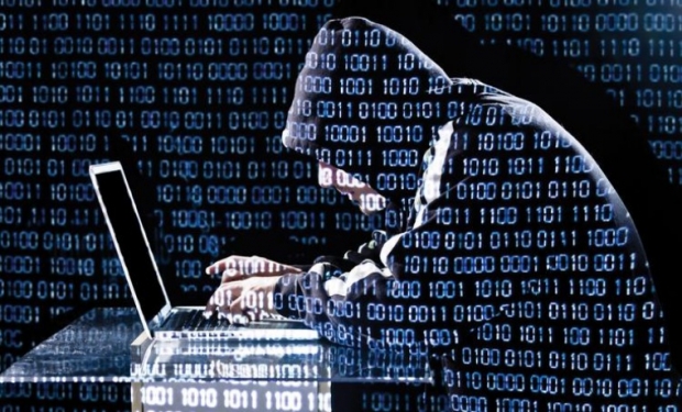 Хакер ота-онасининг компьютерига вирус туширган фирибгарлардан қасос олди
