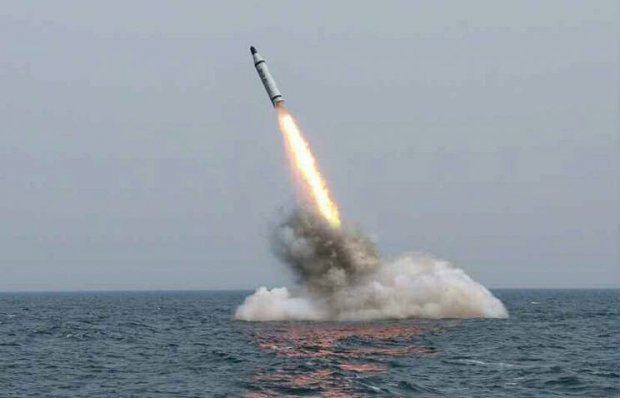 Шимолий Корея сув ости кемасидан баллистик ракета учирди