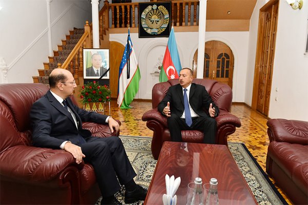 Ozarbayjon prezidenti Ilhom Aliyev Bakudagi O‘zbekiston elchixonasiga tashrif buyurdi