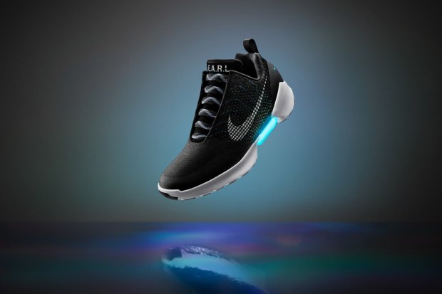 Nike'нинг автомат боғичли кроссовкалари сотуви йўлга қўйилмоқда