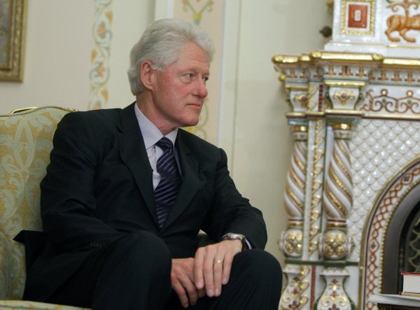 Bill Klinton rafiqasining “xasta”ligi sabablarini ma’lum qildi