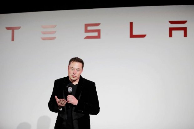 Tesla компанияси америкалик молиячига нисбатан ғаройиб айбловни илгари сурди