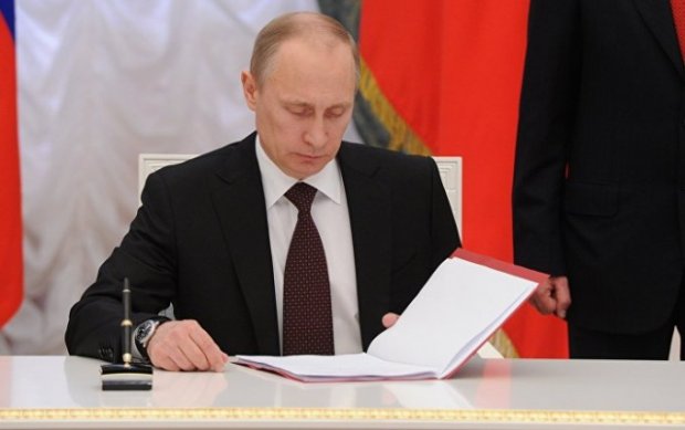 Путин Сурияга авияцияни шойлаштириш ҳақидаги қонунни имзолади