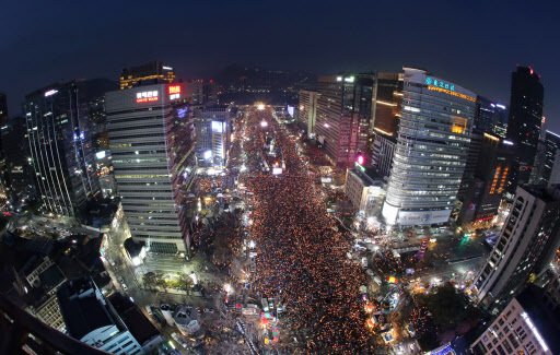 Janubiy Koreyada prezidentga qarshi tarixdagi eng katta namoyish bo‘lib o‘tdi