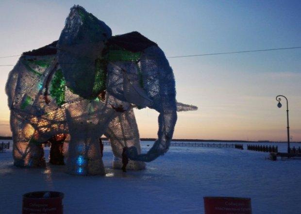 Rossiyada 44 ming butilkadan rekord darajada katta fil yasaldi (video)