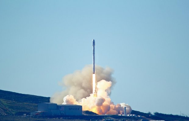 Falcon 9 raketasi Kaliforniyadagi harbiy-havo kuchlari bazasidan uchirildi