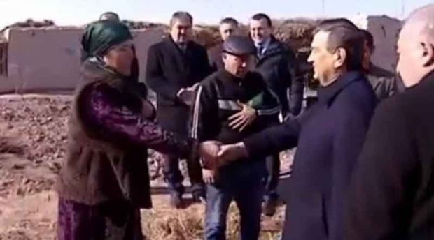 Shavkat Mirziyoyev Xorazmliklar xonadonida mehmonda (Video)