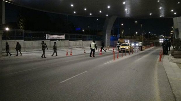 Истанбул аэропорти яқинида полициячилар шубҳали машинага ўт очишди