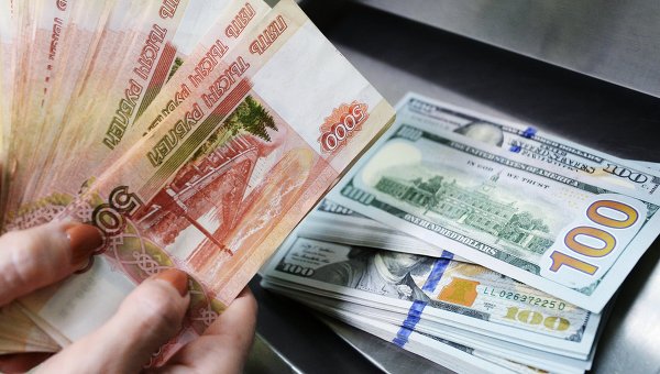 Dollar 2015 yil iyulidan beri rublga nisbatan minimal qiymatgacha arzonlashdi