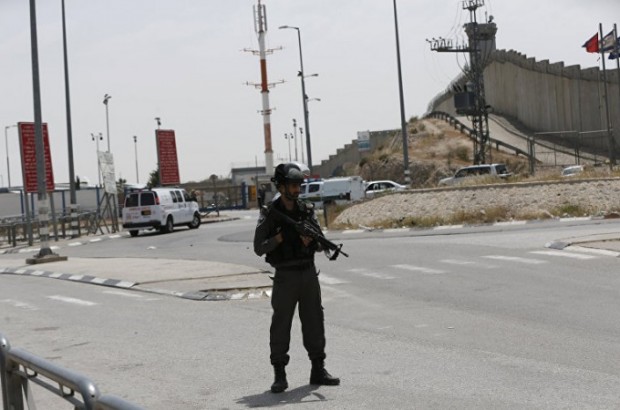 Исроиллик полициячилар уларга пичоқ билан ҳужум қилган араб аёлини отиб ташлади