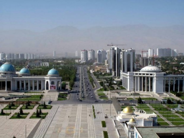 Shavkat Mirziyoyev Turkmanistonga etib bordi