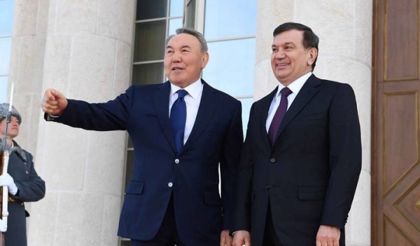 Mirziyoyev va Nazarboyev telefon muloqoti orqali kun tartibidagi masalalarni muhokama etishdi