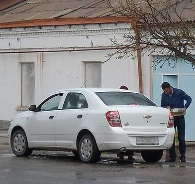 Samarqandda qo‘lda benzin sotilishining davom etishi odamlar hayotiga xavf solmoqda