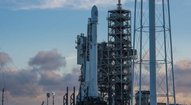 SpaceX kompaniyasi Falcon 9 raketa tashuvchisining parvozini boshqa kunga ko‘chirdi