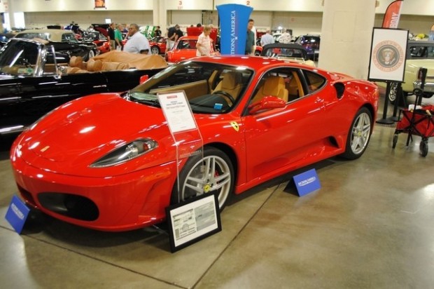 Donald Trampning sobiq shaxsiy Ferrari F430 avtomobili 270 ming dollarga sotildi