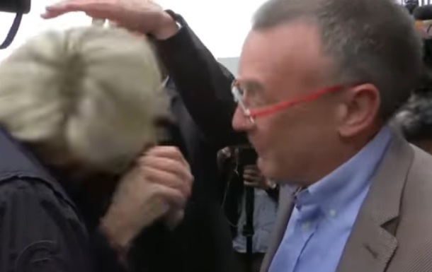 Франция президенти лавозимига номзод томон тухумлар улоқтирилди (Видео)