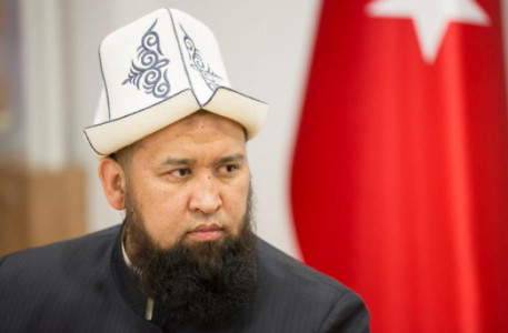 Video: Qirg‘iziston muftiysi cherkovda azon aytdi