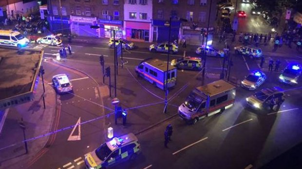 Xavfli London: furgon masjiddan chiqayotgan odamlarni bosib ketdi