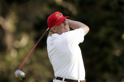ОАВ: Трамп президентлигининг ҳар бешинчи кунини гольф ўйнаб ўтказган