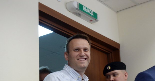 Путиннинг танқидчиси Навальний озодликка чиқди