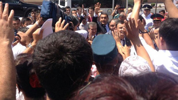 Foto va video: Shavkat Mirziyoyev xalq bilan muloqot qildi