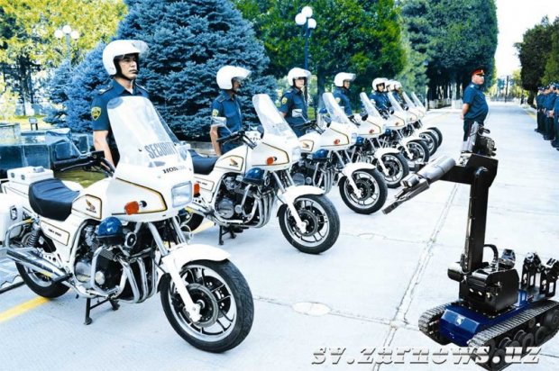 Самарқанд шаҳри йўл назоратчиларига Honda мотоцикллари топширилди