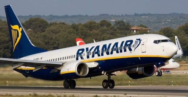 Yo‘lovchi Ryanair samolyotining qo‘rqituvchi qo‘nishini videoga oldi