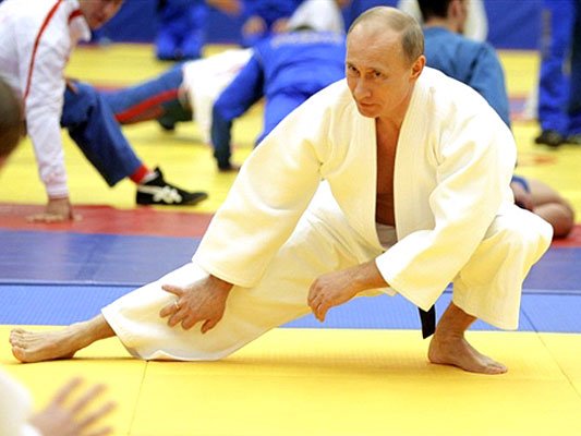 Amerikalik jurnalist Putinni «jang san’atlari qallobi» deb atadi va uni jangga chaqirdi