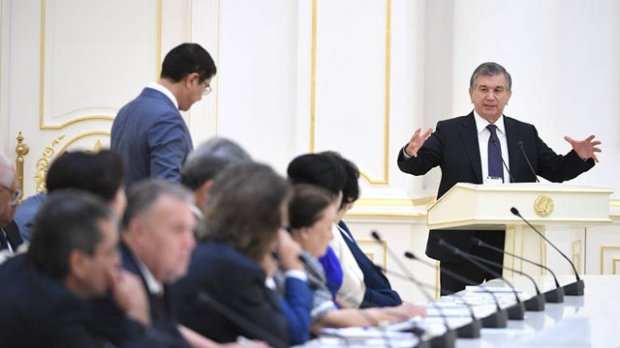 Shavkat Mirziyoyev xonandalar to‘yma-to‘y yurish bilan bilan ovvoraligiga alohida to‘xtaldi