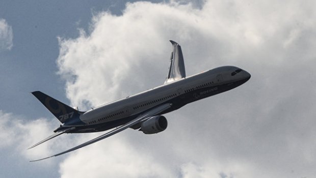 Boeing Dreamliner osmonda o‘z aksini "chizdi"