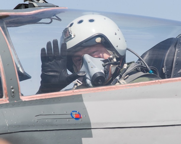 Порошенко МиГ-29 қирувчи самолётида парвоз қилди