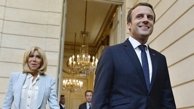 Fransiyada prezident rafiqasiga qarshi petisiya imzolandi