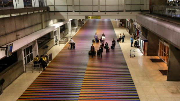 Karakas aeroportida noma’lum kimsalar o‘t ochdi