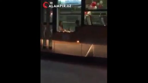 Мана, дабдаба! Самарқандда йигит қизнинг қўлини сўраш учун трамвайни ижарага олди (Видео)
