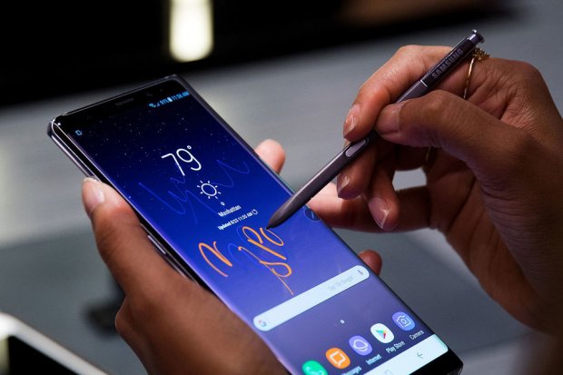 Samsung Galaxy Note 8'га нима учун кичикроқ аккумулятор ўрнатилгани маълум қилинди  